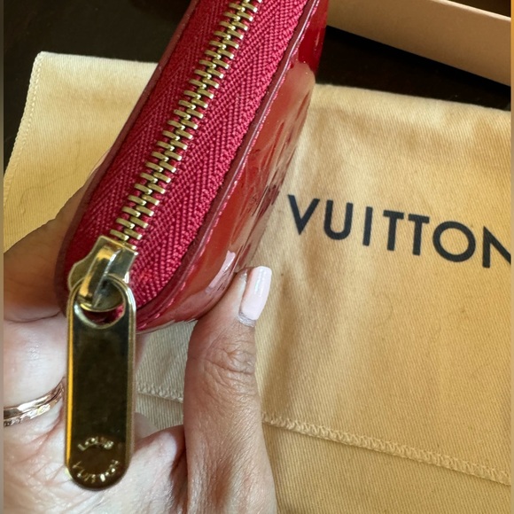 Authentic Louis Vuitton Zippy wallet- red vernis - Picture 2 of 16